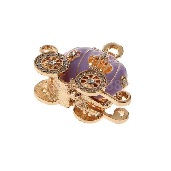 Adorable Carriage Handbag Charm / Keychain - Picture 2 of 7